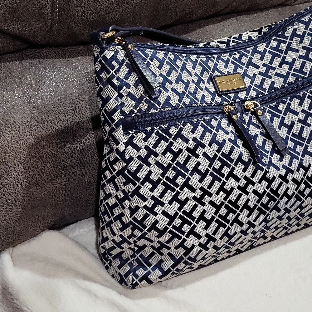 Tommy Hilfiger Purse - Picture 3 of 14